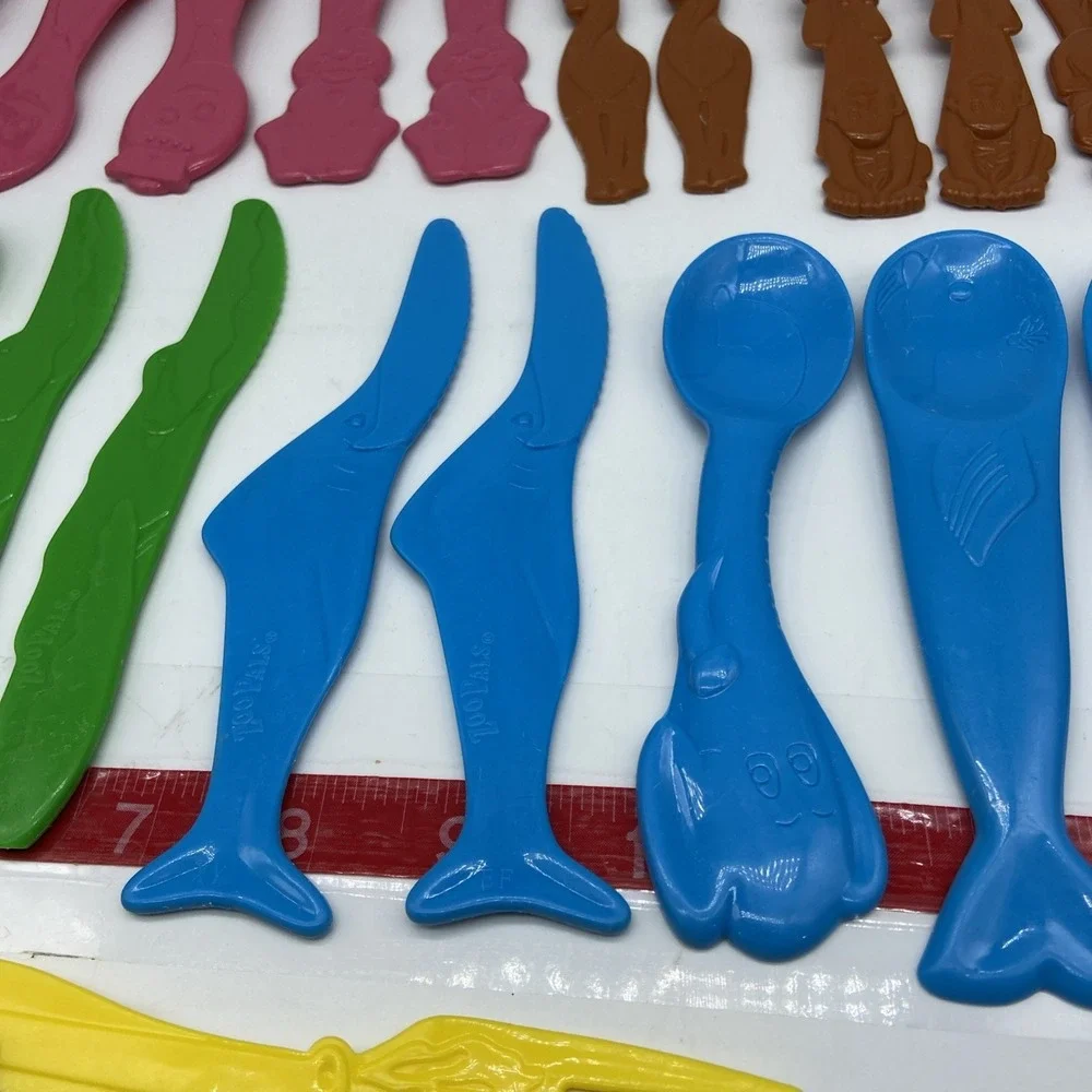Hefty Zoo Pals Mixed Utensils (21) Dixie (2) And (1) Mighties Pink Brown Blue